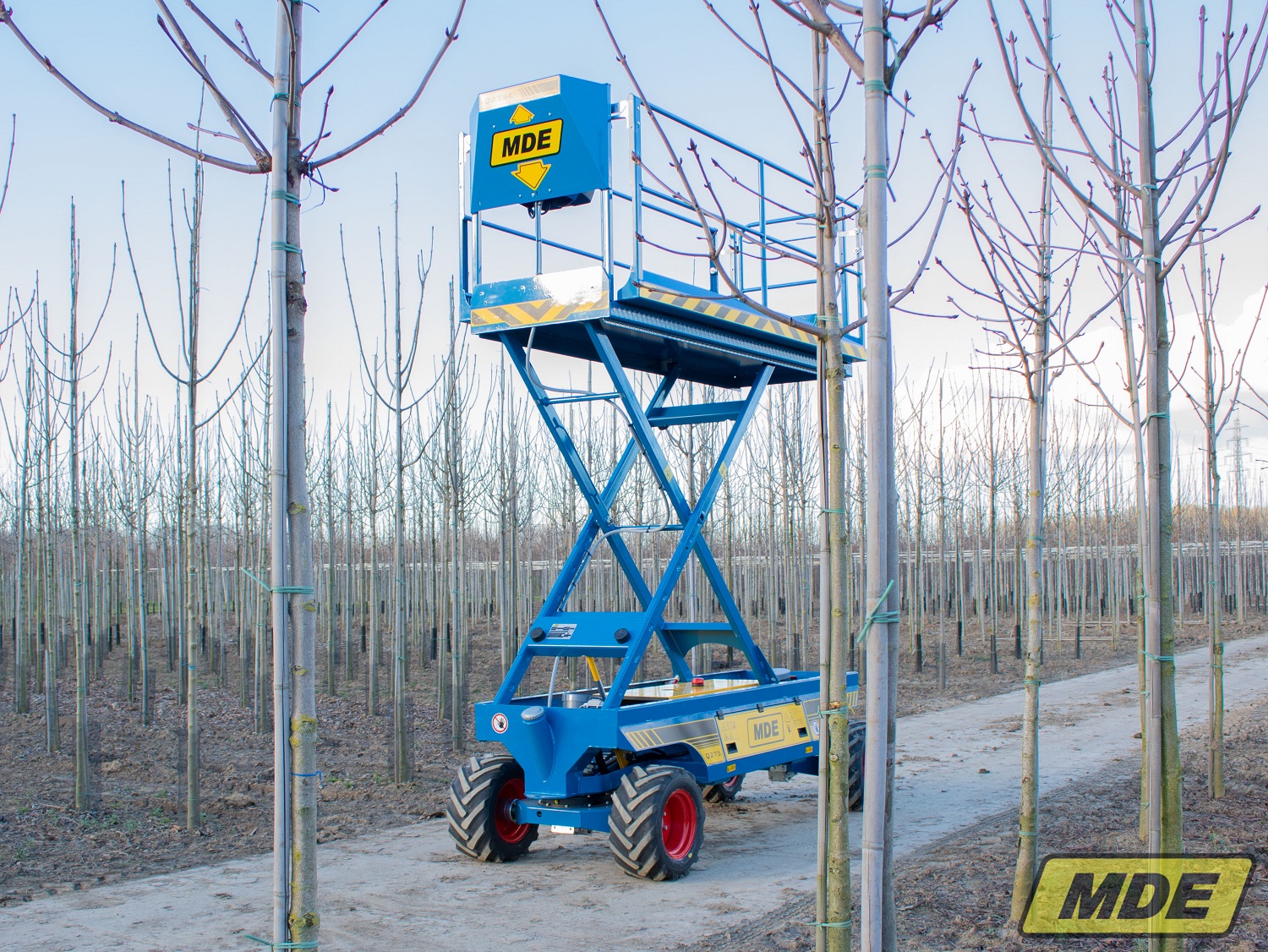 mde-machinebouw-elektrisch-uitschuifbaar-platform-10-