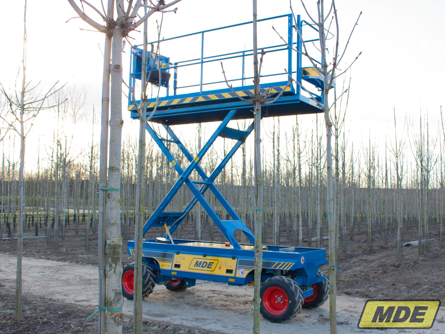 mde-machinebouw-elektrisch-uitschuifbaar-platform-12-