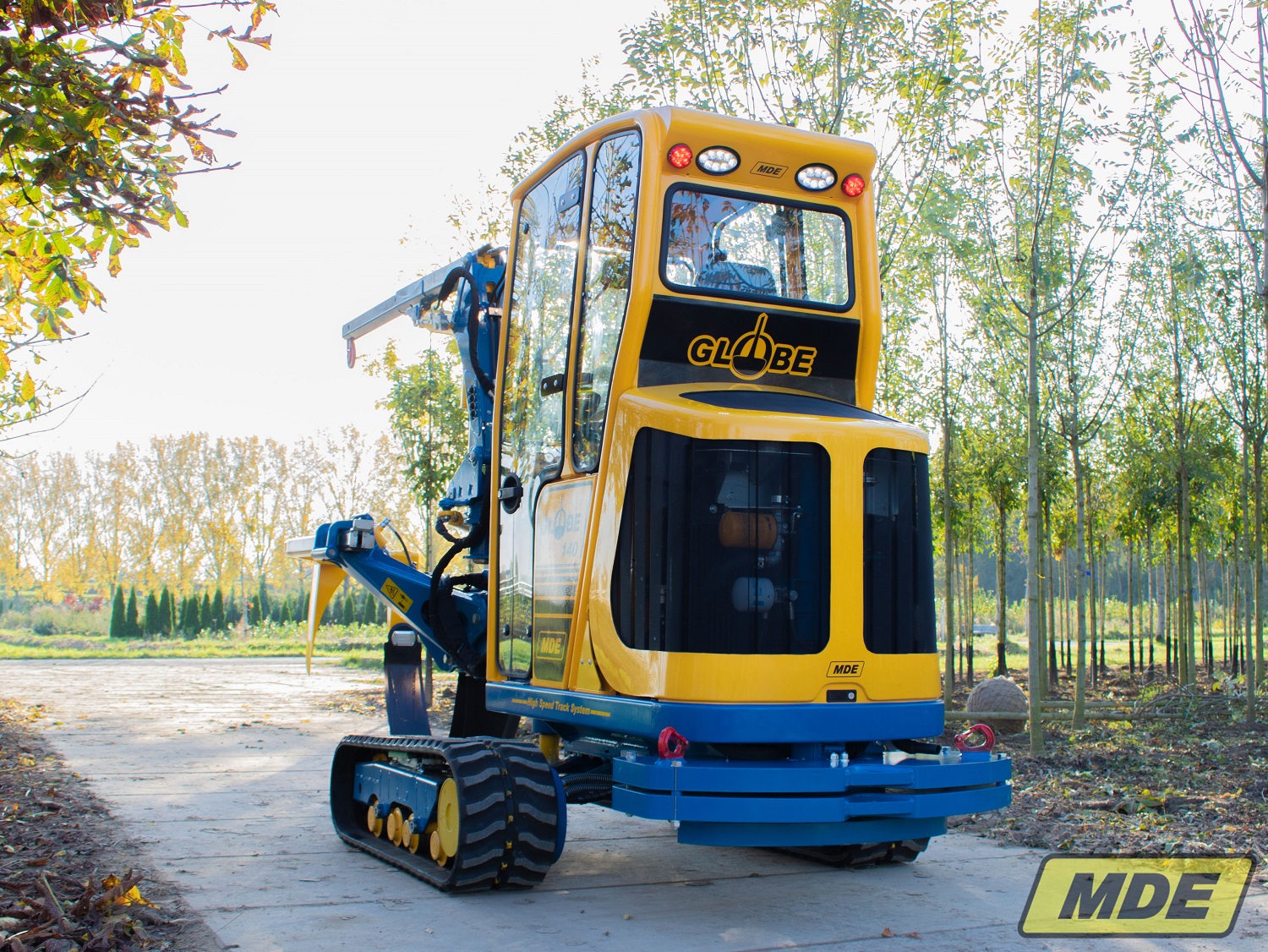 mde-machinebouw-globe-140-with-crane-12-