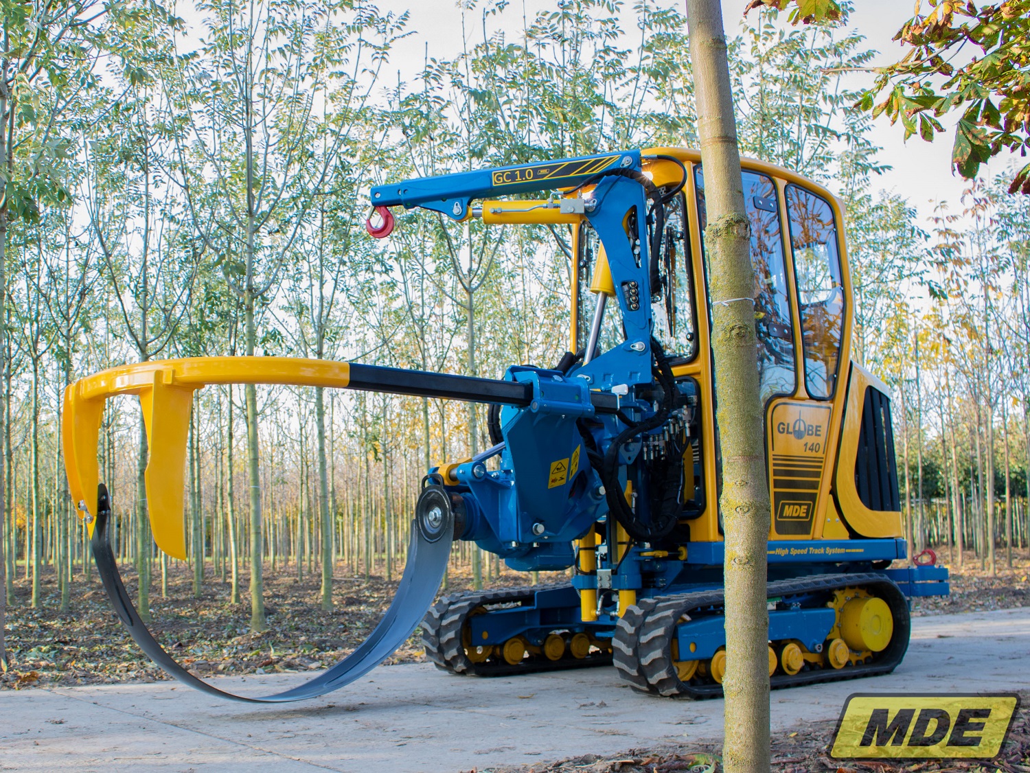 mde-machinebouw-globe-140-with-crane-24-