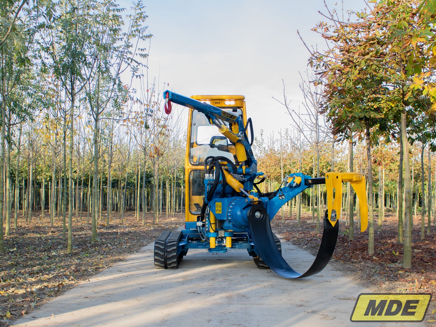 mde-machinebouw-globe-140-with-crane-32-1