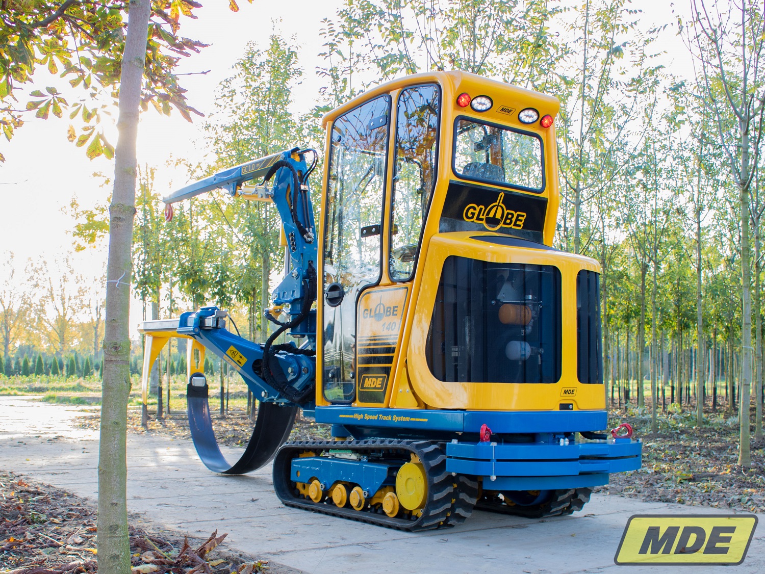 mde-machinebouw-globe-140-with-crane-4-1