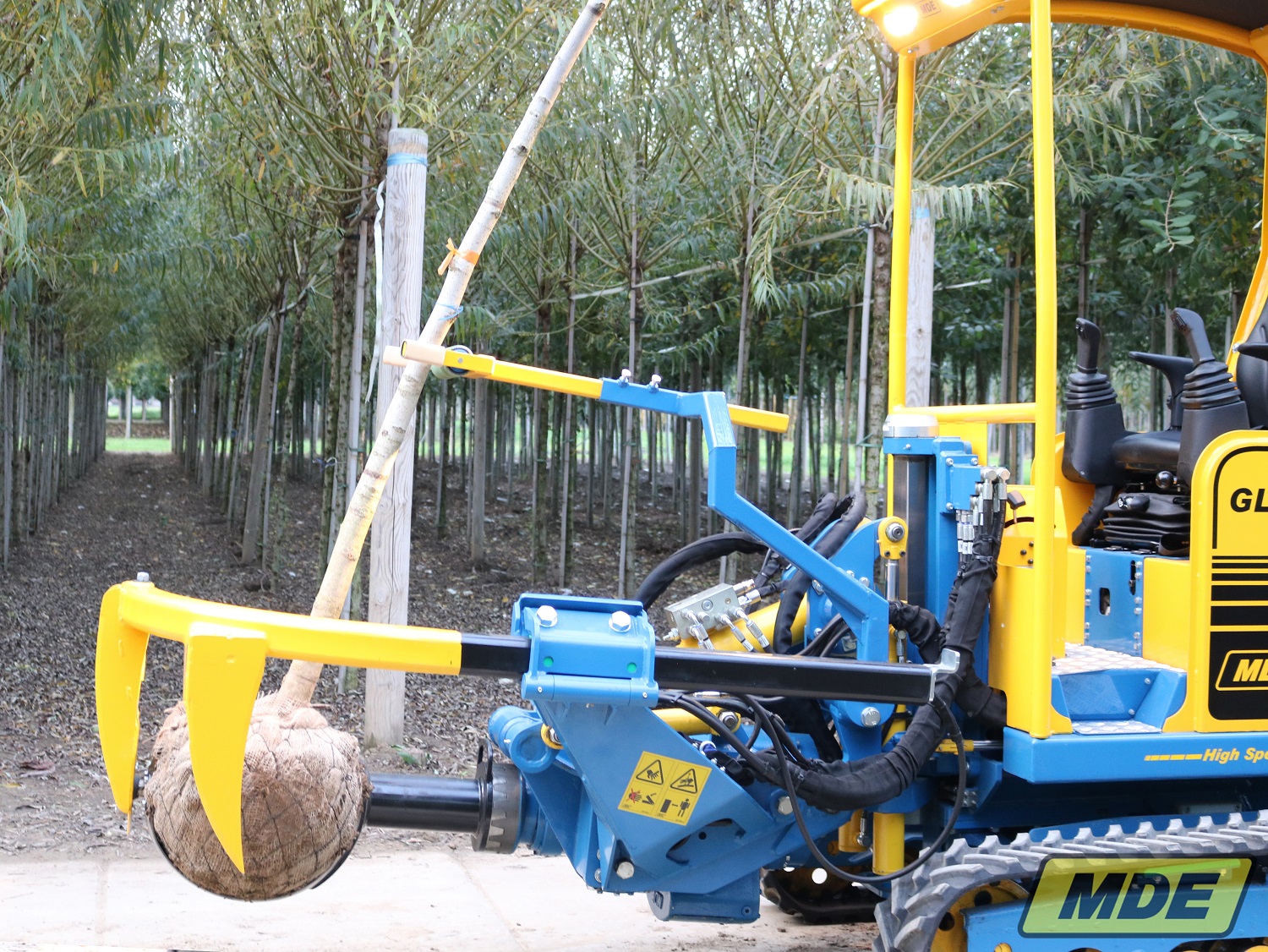 mde-machinebouw-globe-met-bomensteun-10-